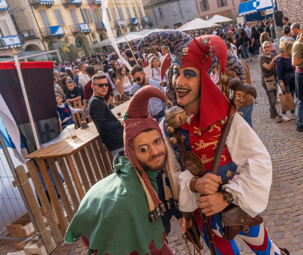 Investitura del Podestà – ceremonie met trommels en vlaggen